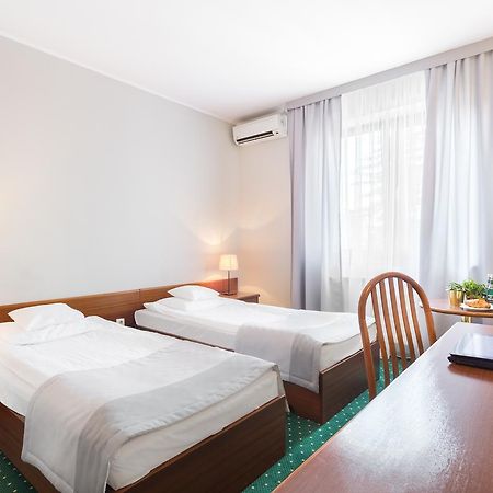 Hotel T&T Poznan Bagian luar foto
