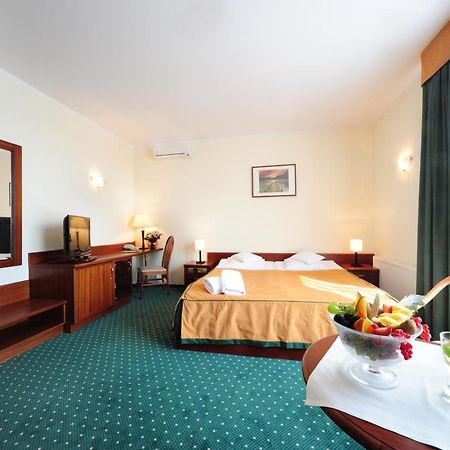 Hotel T&T Poznan Bagian luar foto