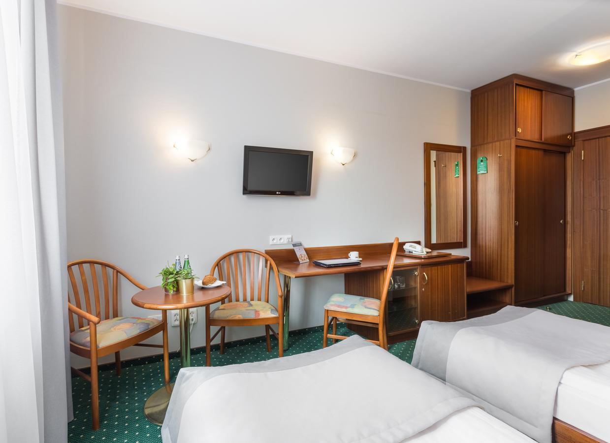Hotel T&T Poznan Bagian luar foto