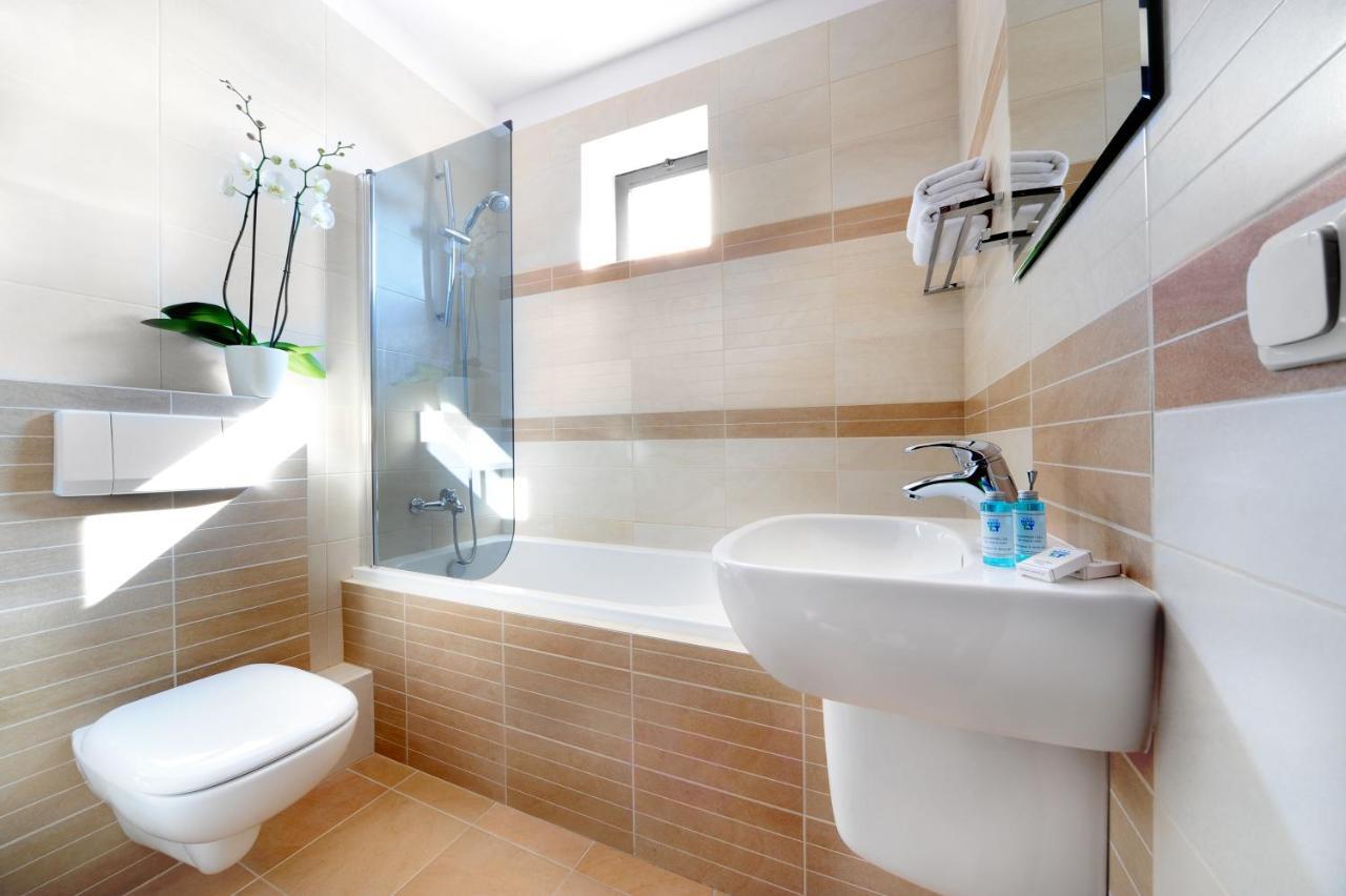 Hotel T&T Poznan Bagian luar foto